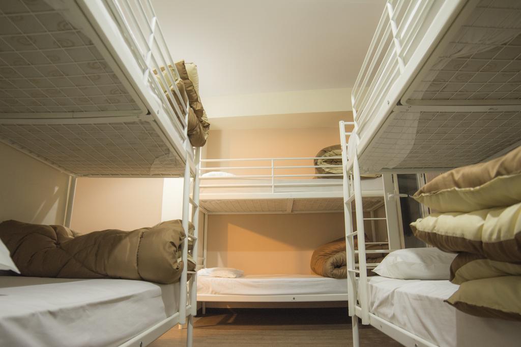 Bed 6-Bed Mixed Dormitory Room Bathroom