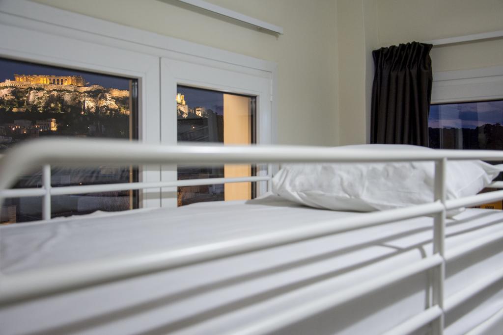 Bed 6-Bed Mixed Dormitory Room Bathroom
